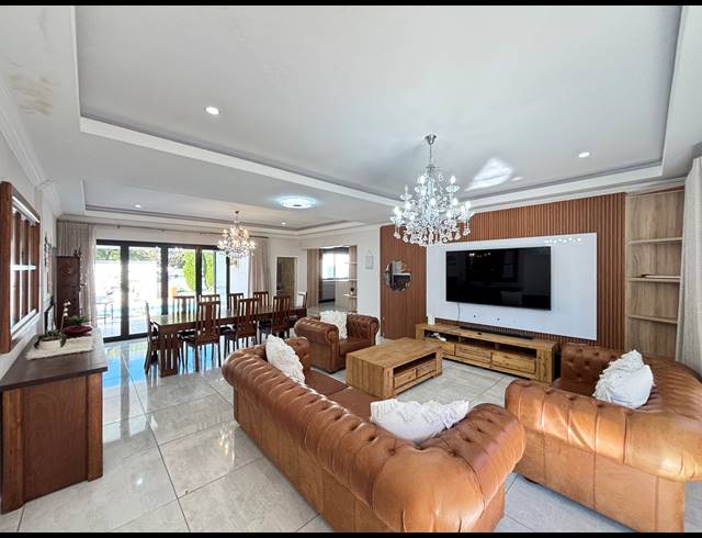 5 BEDROOM HOUSE FOR SALE IN WATERKLOOF RIDGE